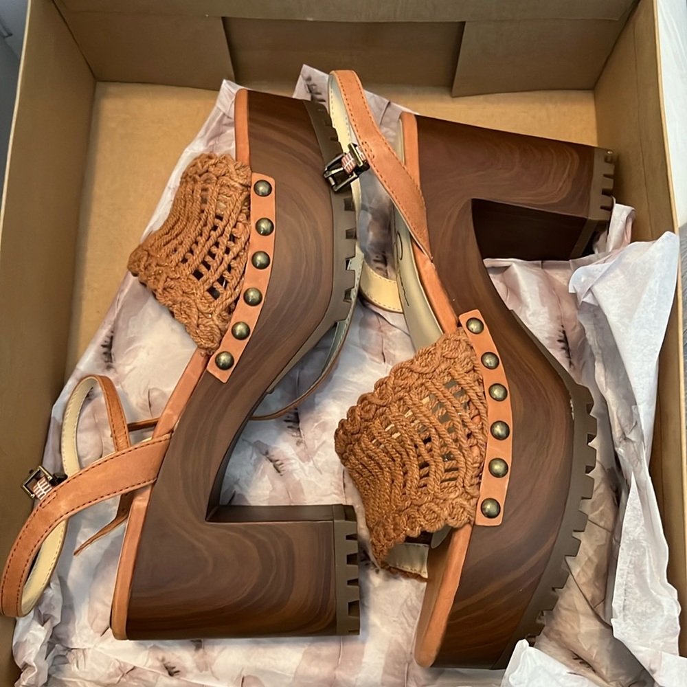 Jessica Simpson Platform